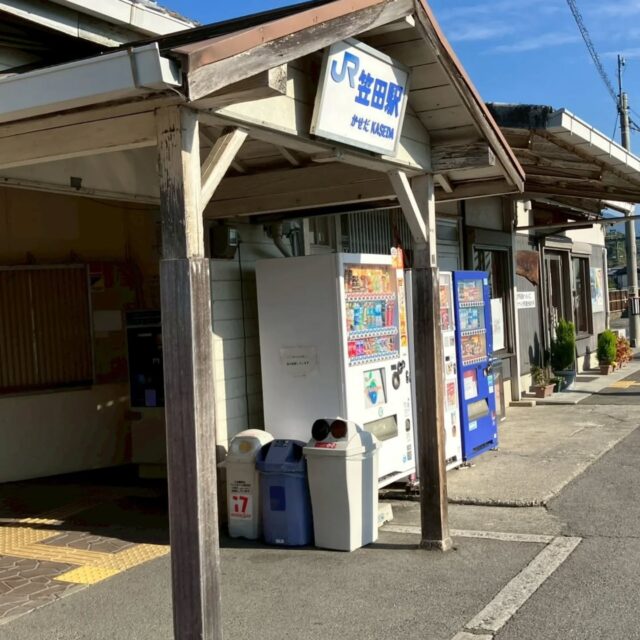 11/15(土)
小春日和に恵まれた一日だった。
文蔵の滝に駐車し、東谷地区から
堀越観音、展望台、東の燈明岳、
畑山、第12番経塚、Ⅳ◬736.7ｍ、
（点名松之岡）、神野地区の周回
コース。
数十メートルにわたり吊るされた
褐色の串柿、堀越観音の大銀杏の
木、陽光に赤く透けた紅葉の葉な
ど秋を満喫しました。
2928回例会（/15）例会で「西
の燈明岳」に登っているので東西
制覇となる

#低山ハイキング 
#低山ハイク山好きな人と繋がりたい 
#低山トレッキング 
#大阪低山跋渉会
#燈明岳
#文蔵の滝 
#堀越観音