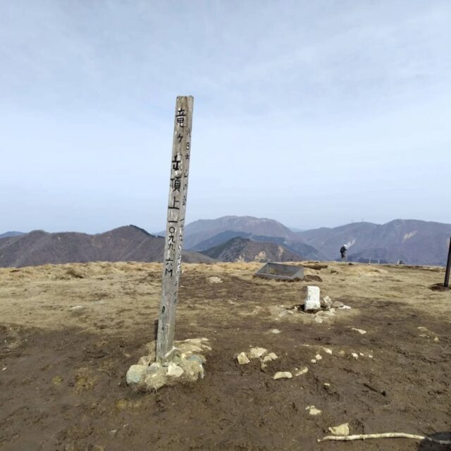 3月22（日）
いよいよ春本番の陽気に恵まれた例会と
なりました。
展望も良く、奇岩に目を奪われながらの
楽しい例会となりました。

#低山ハイキング
#低山ハイク山好きな人と繋がりたい
#大阪低山跋渉会